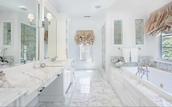 Beautiful Marble Threshold Design in Bathroom
